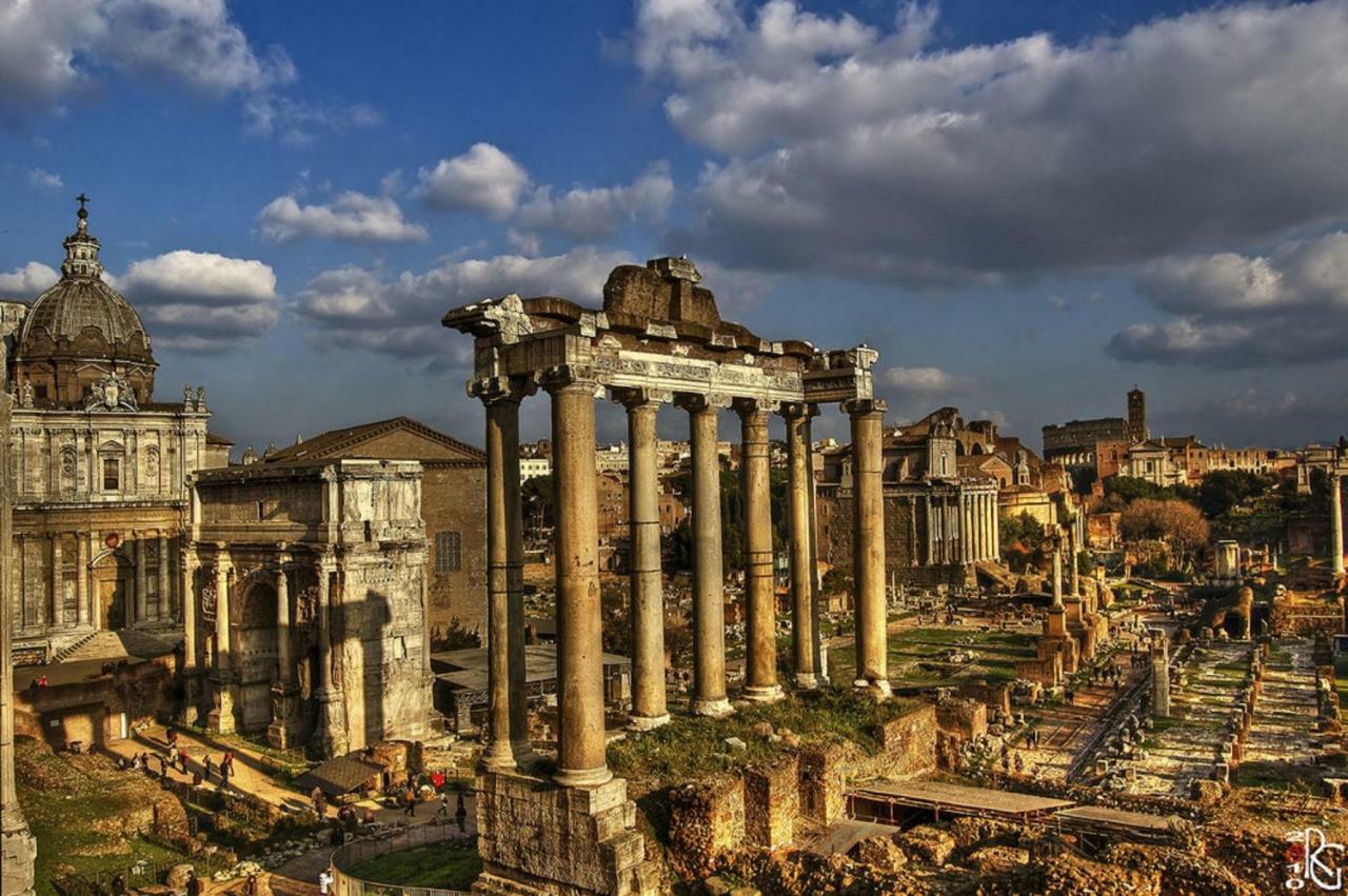 Roma Central Studio Luaran gambar
