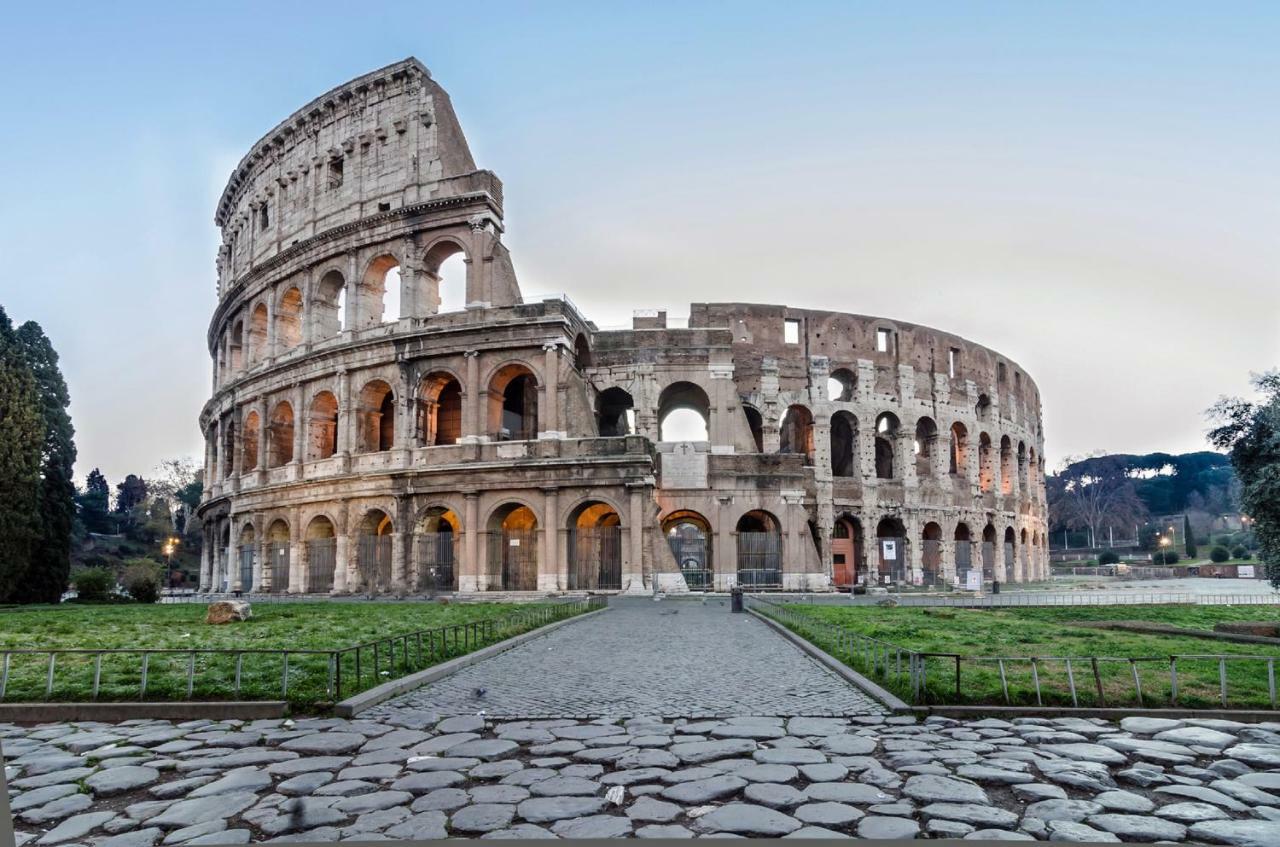 Roma Central Studio Luaran gambar