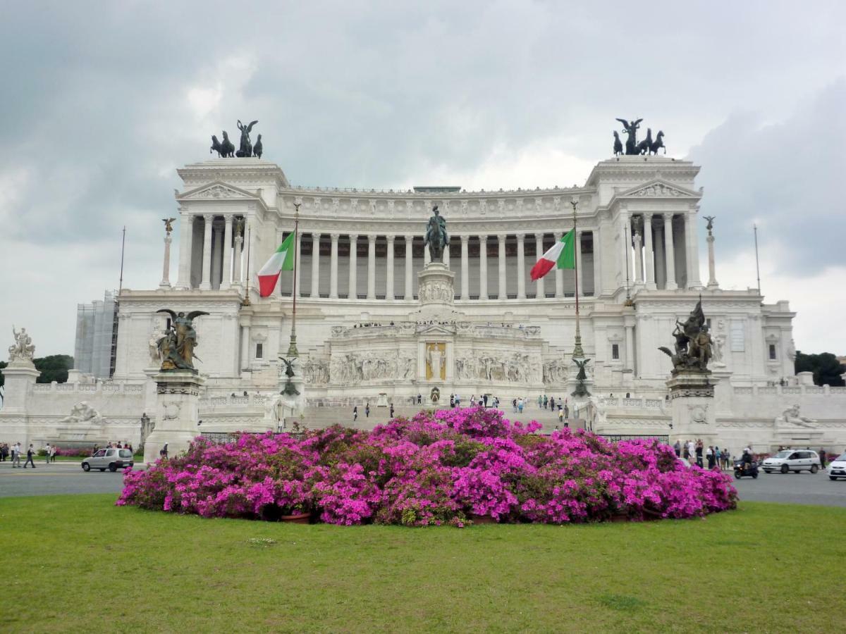 Roma Central Studio Luaran gambar